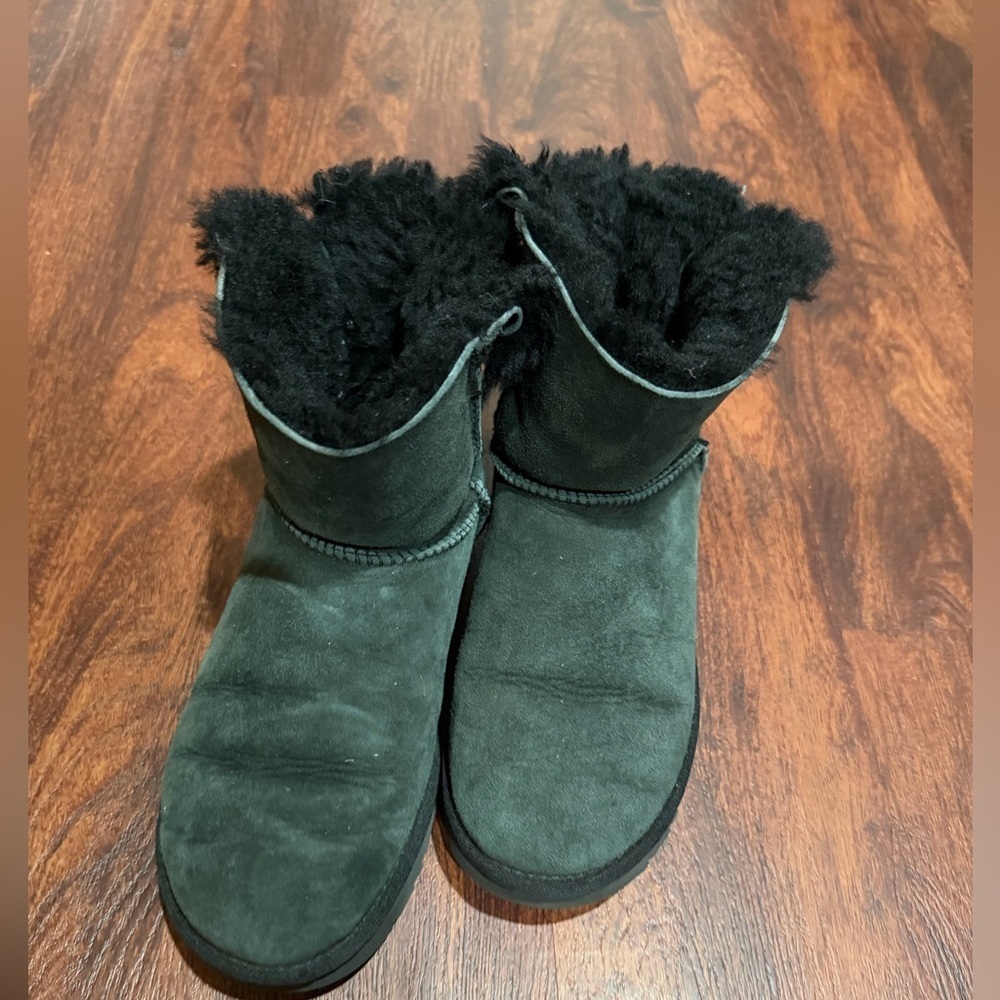 UGG Black Mini Bailey Bow Winter Boots Womens Size 6 Leather Sheepskin